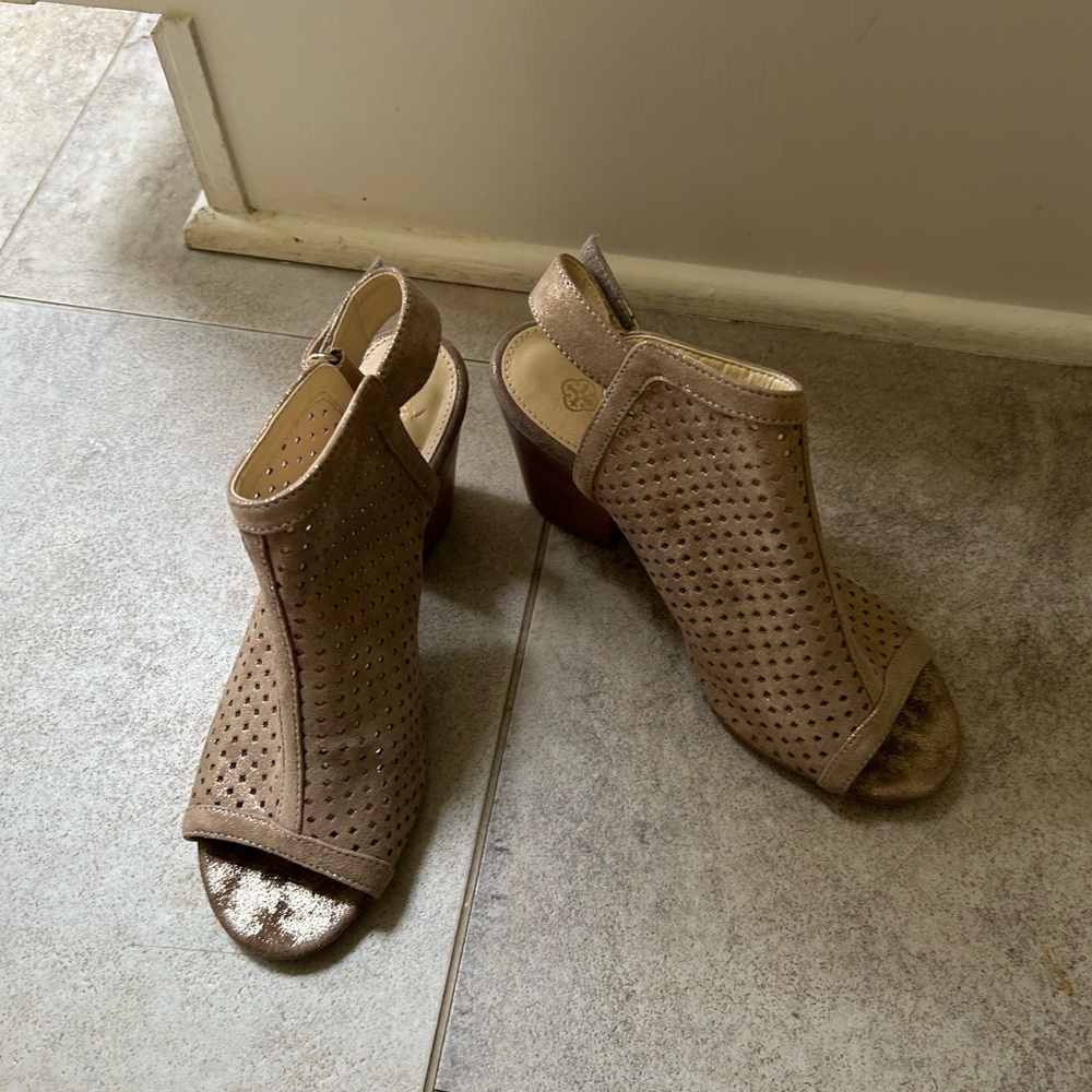Women's Tan Peep-Toe Heeled Sandals